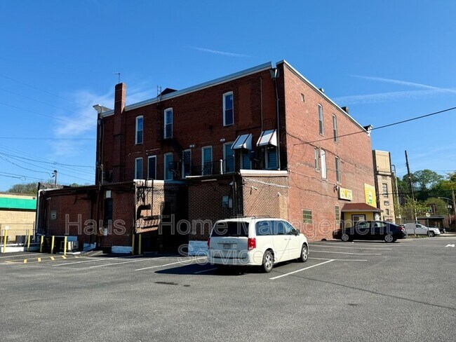 Building Photo - 906 Penn Ave