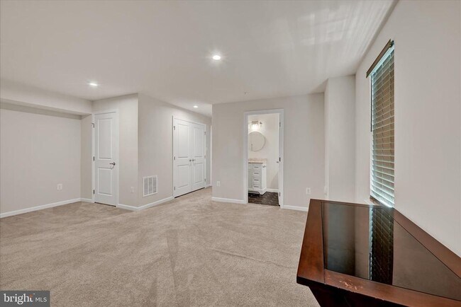 Building Photo - 10 Laurel Gate Ct