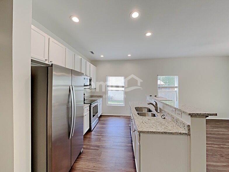 Building Photo - 5411 Fenway Dr