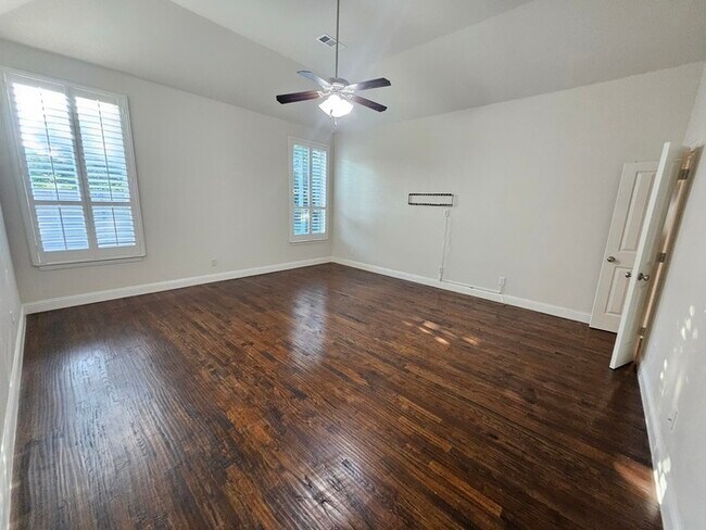Building Photo - Charming 4 beds 3 baths in Argyle!