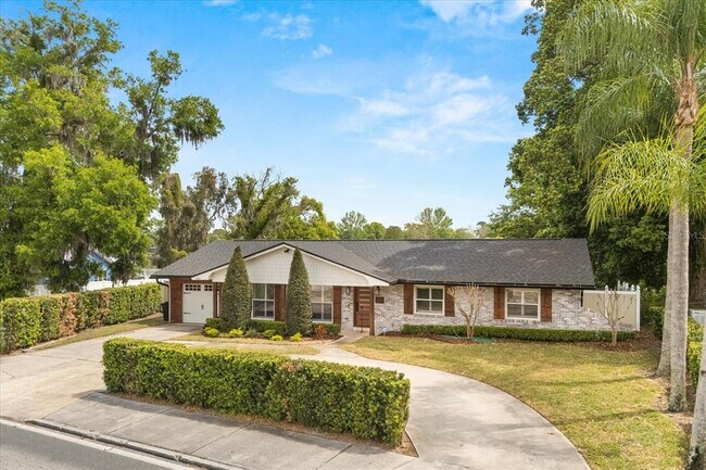 Building Photo - 201 Cedarwood Dr
