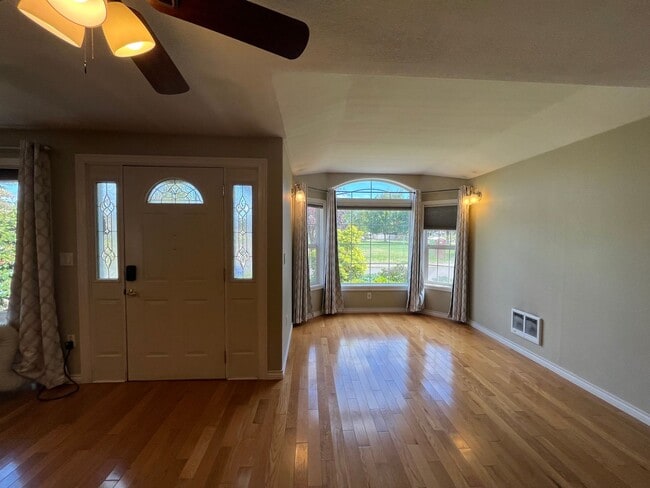 Building Photo - 4019 SE 66th Ave