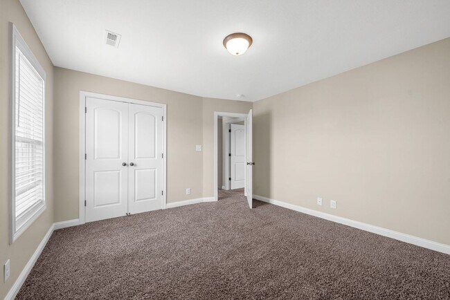 Building Photo - Spacious 4-Bedroom Home with Modern Upgrad...