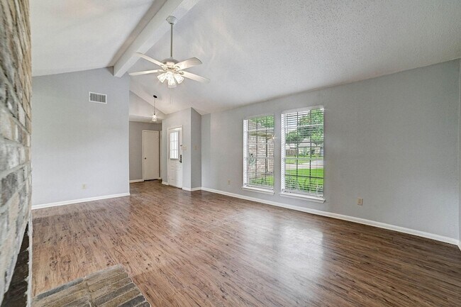 Building Photo - 2615 Lively Ln