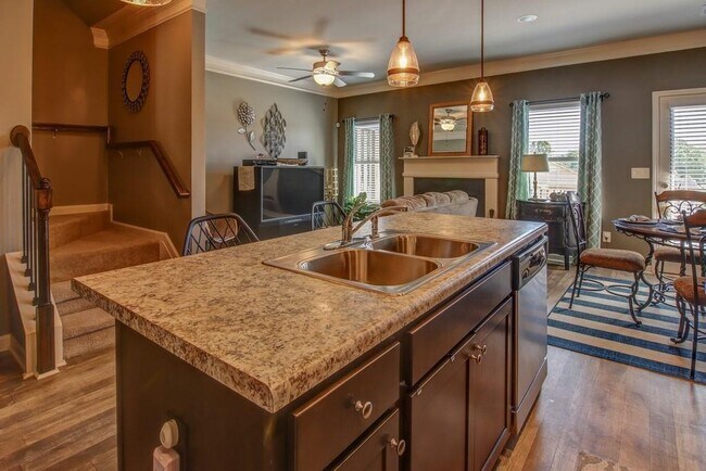Building Photo - 282 Turtle Creek Dr