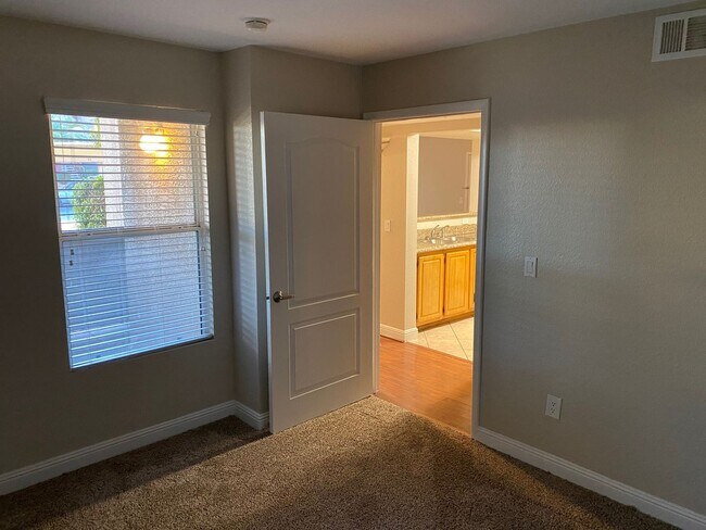 Building Photo - SW!! First floor unit with Balcony!! Gated!! Clubhouse!!  Community pool!! Spa!! Exercise Room!! ...