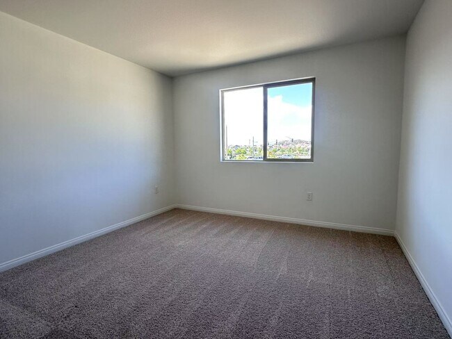 Building Photo - New Home
