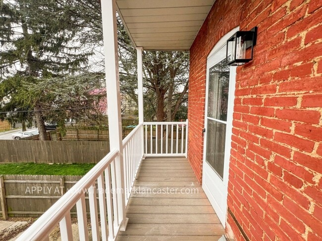 Building Photo - 432 W Lemon St