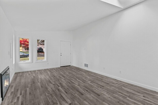 Building Photo - 9232 Mullen Rd SE