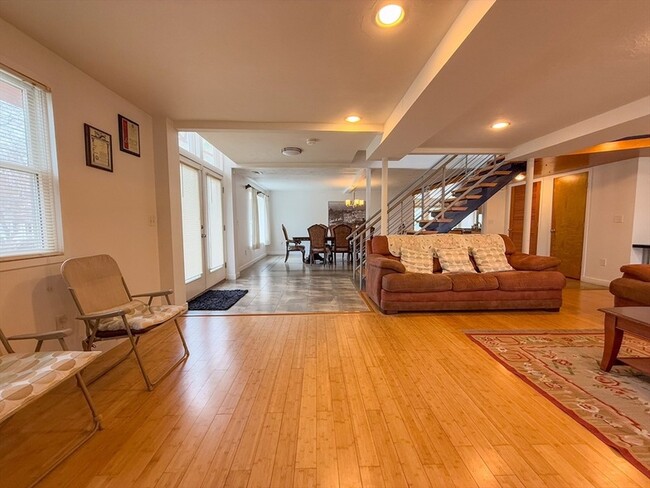 Building Photo - 5 Avondale Ave
