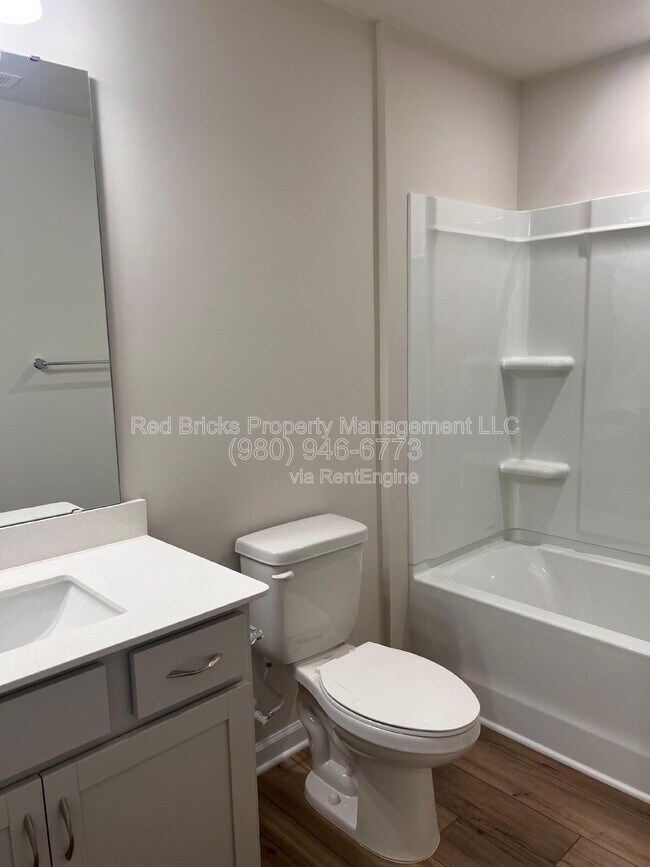 Building Photo - 5108 Carrick St