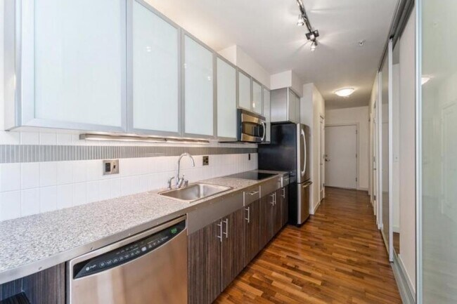 Building Photo - 1 bedroom in Seattle WA 98121