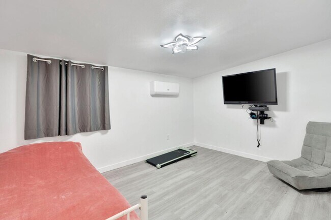 Building Photo - 2352 Cabrillo Way