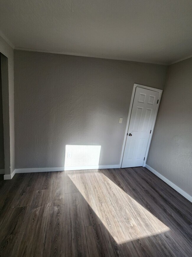 Building Photo - 3-bedroom 2 bath House