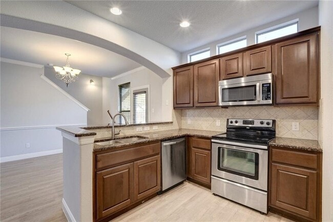 Building Photo - 430 Old Fitzhugh Rd