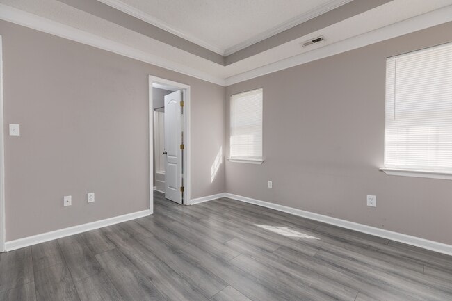 Building Photo - 323 Willow Oak Dr