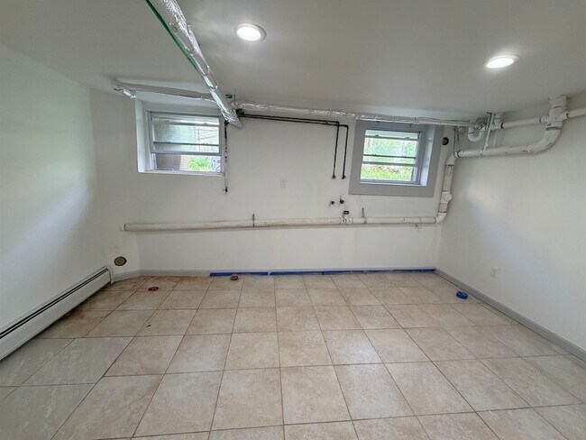 Building Photo - 124 Winfield Ave