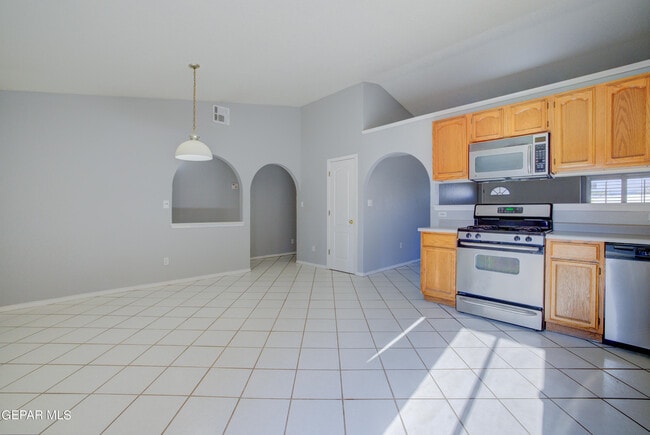 Building Photo - 3404 Rosinie Rose Pl