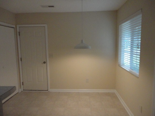 Building Photo - 5701 Hidden Lake Dr