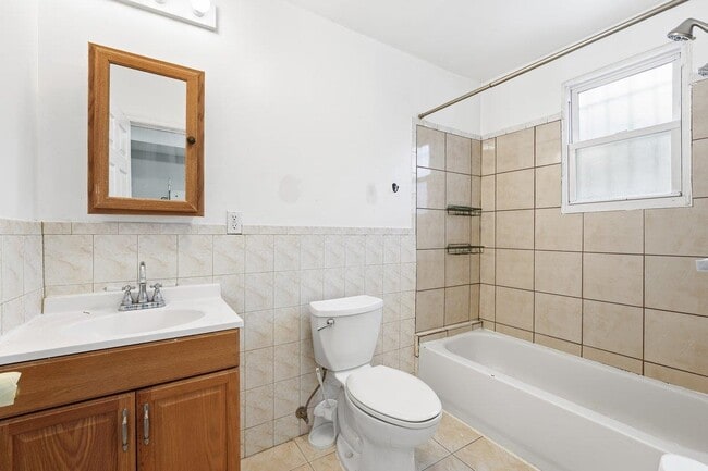 Building Photo - 693 BERGEN Ave