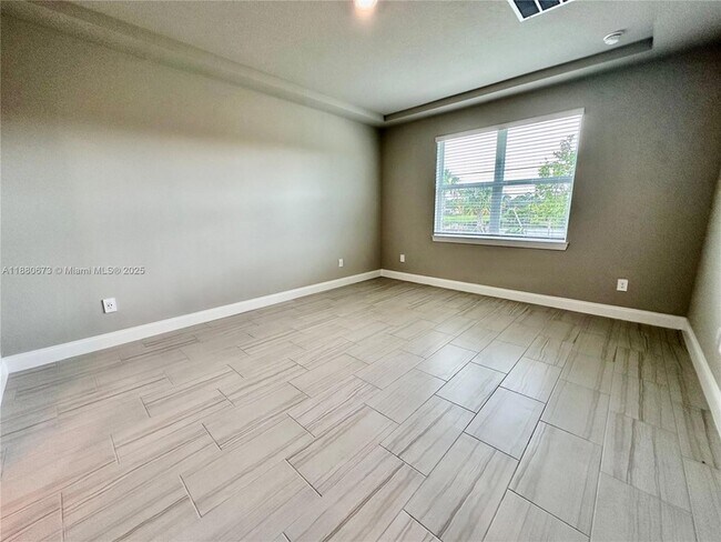 Building Photo - 9035 Dahlia Cir