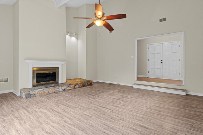 Building Photo - 219 Brooks Dr