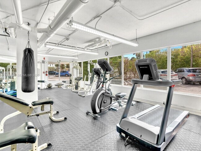 Building Photo - 1881 Washington Ave