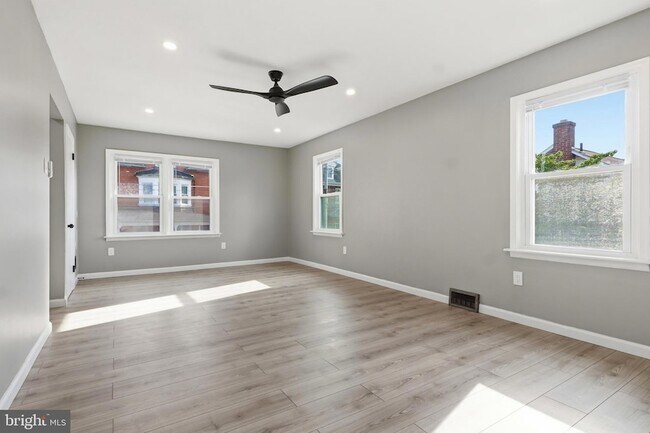 Building Photo - 219 3rd St