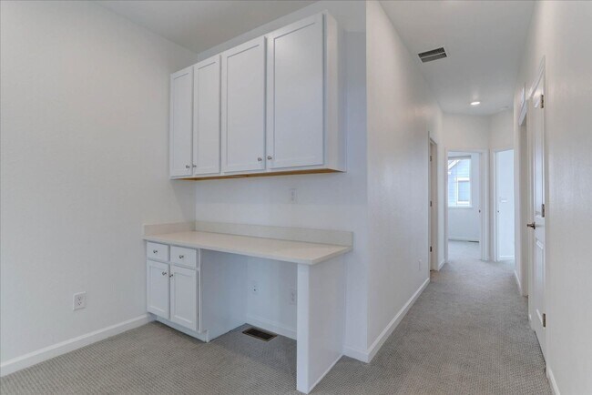 Building Photo - 1828 S Poplar Ct
