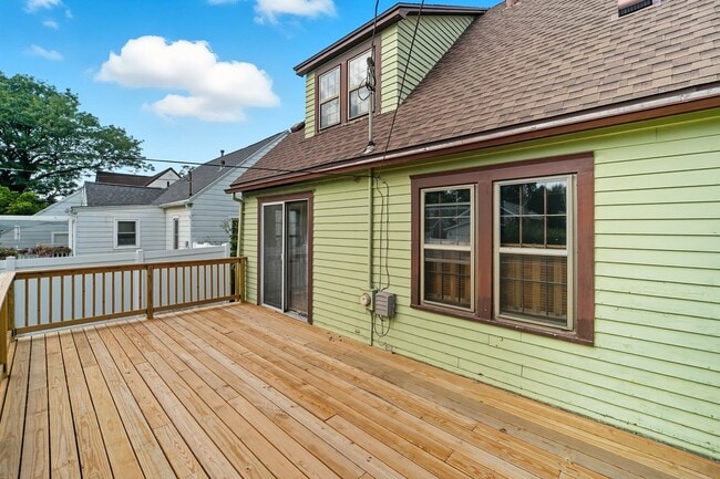 Building Photo - 411 Kingsley Ave