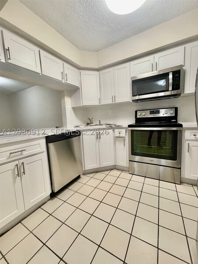 Building Photo - 5825 W 25th Ct