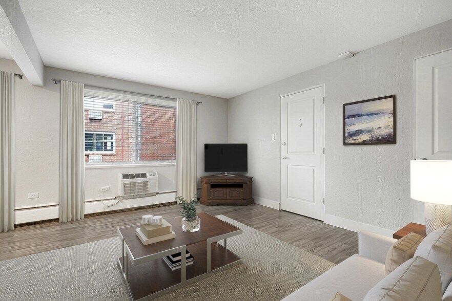 Building Photo - 1594 S Albion