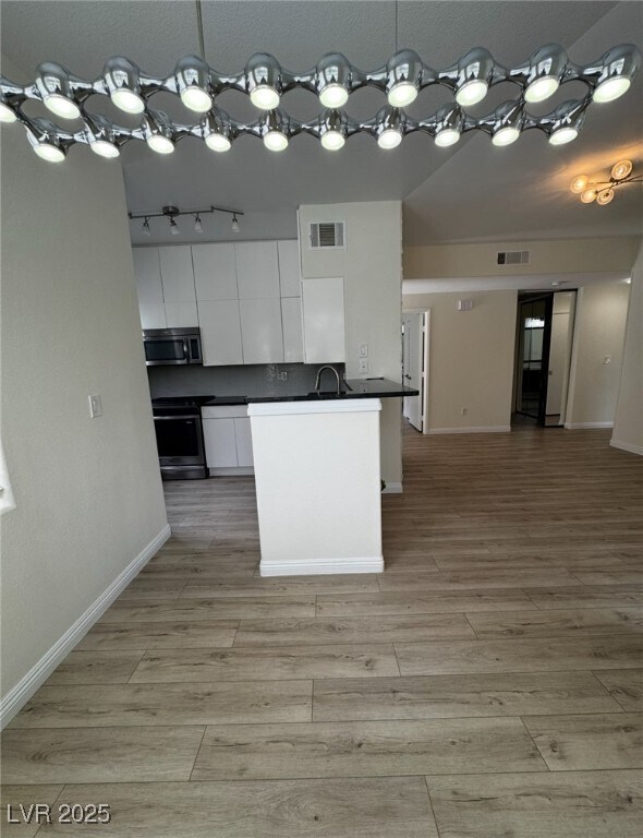 Building Photo - 9050 W Warm Springs Rd