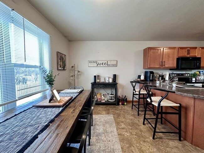 Building Photo - 1170-1172-1172 S Atrium Ct