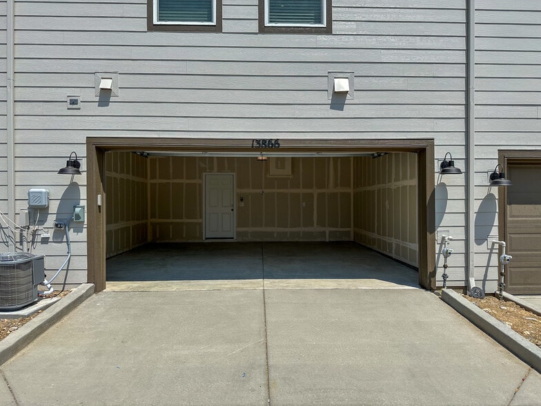 Building Photo - 13866 Vispo Way