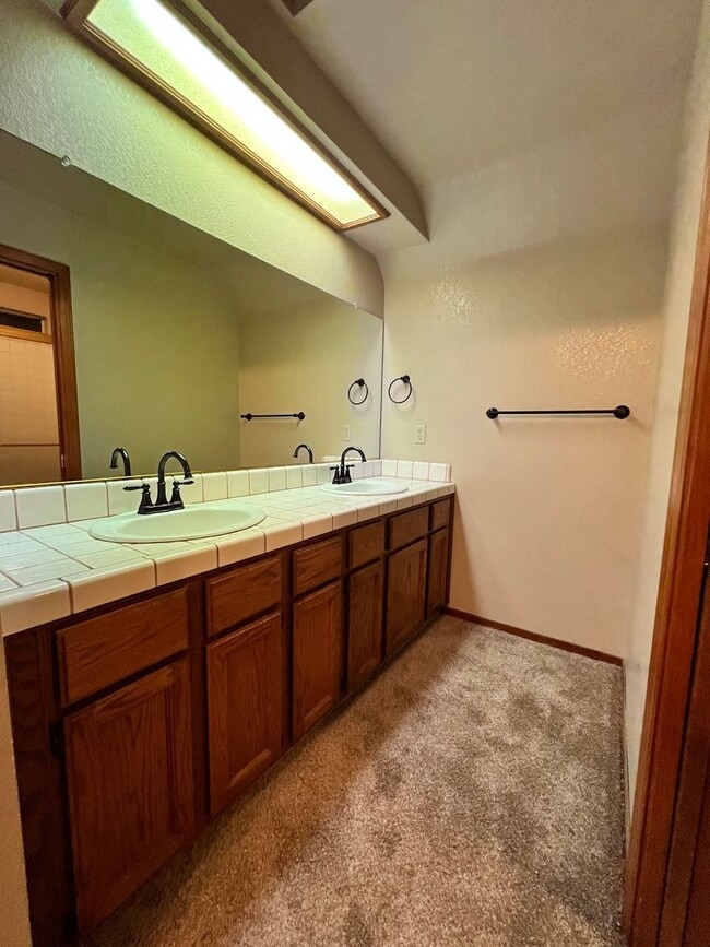 Building Photo - Beautiful 2 Story 5 BD 3 BA Home