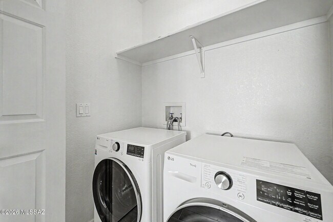 Building Photo - 2656 W Mountain Heights Ct