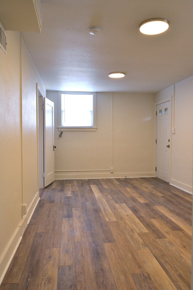 Building Photo - Cozy & Charming 2-Bedroom Apartment in Cheyenne – All Utilities Included!