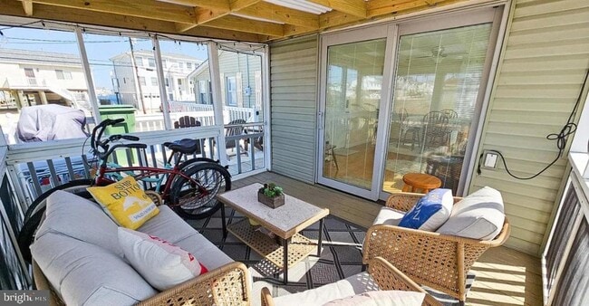 Building Photo - 1022 S Green St