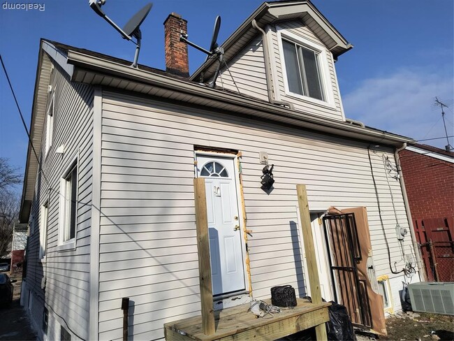 Building Photo - 18080 Westphalia St