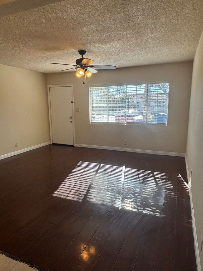 Building Photo - 1 Bedroom available now in East LA