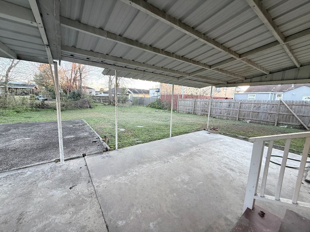 Building Photo - 2560 Madrid St