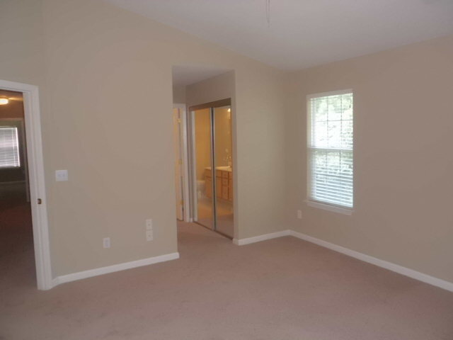 Building Photo - 4400 Chimney Springs Dr