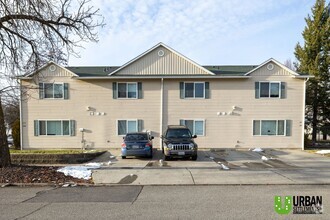 Building Photo - Great 4bd/2bth, nice location