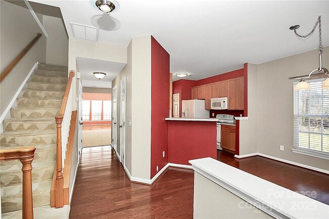 Building Photo - 9563 Glenashley Dr