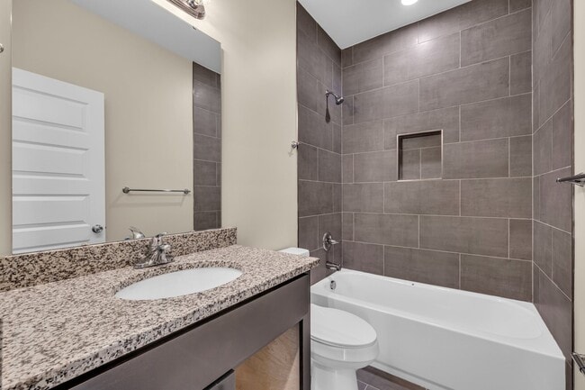 Building Photo - 702 Moore St