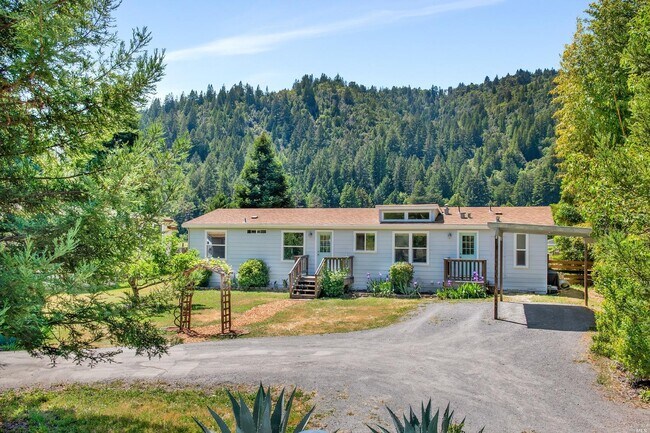 Front of house - 16554 Laughlin Rd