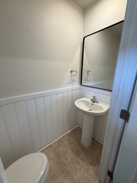 Building Photo - 103 Fernside Ct