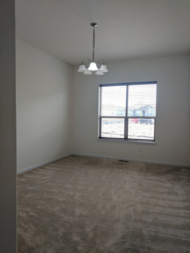 Building Photo - 6015 Medlar Pl