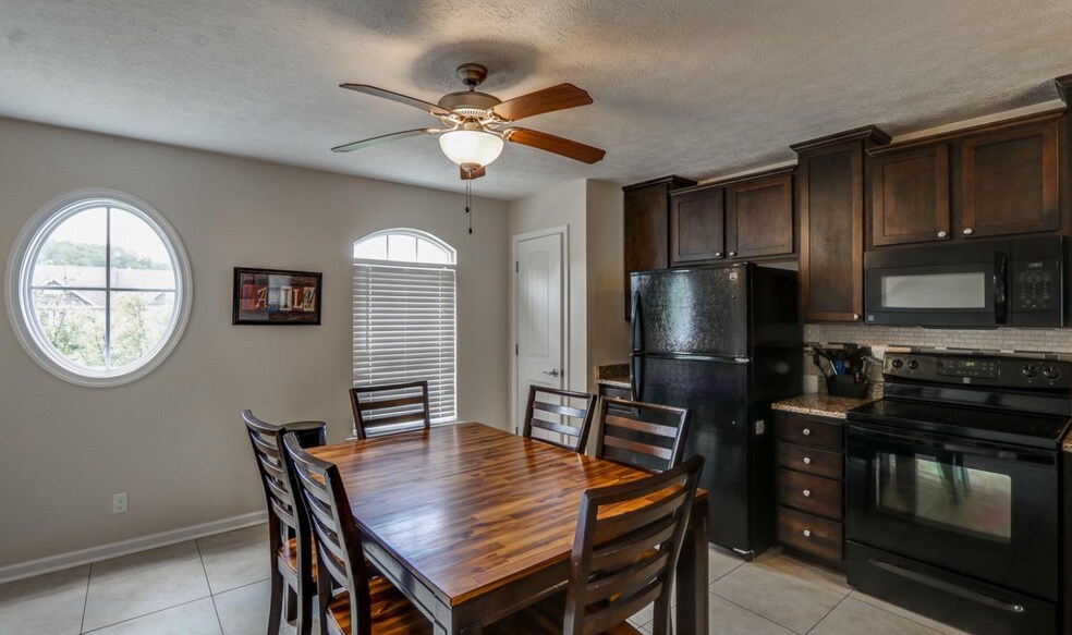 Building Photo - 27 Gloucester Dr